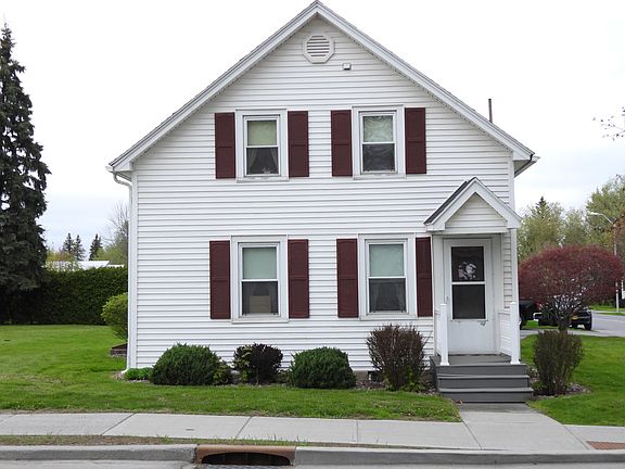 2nd image of 122 Maple St