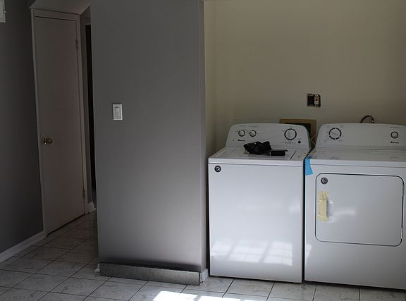 4th image of 1215 Meadowbrook Dr