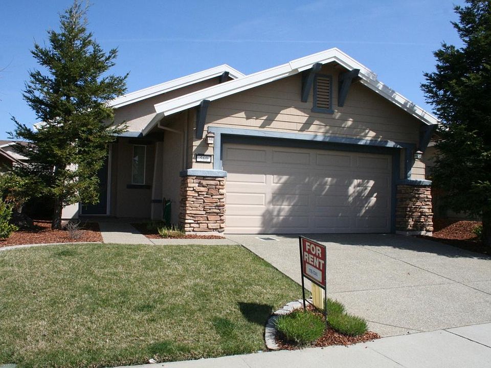 1st image of 560 Belladonna Ln