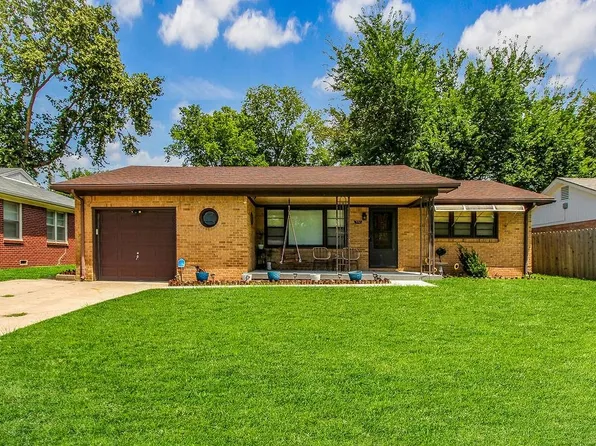 732 N El Paso Dr, Derby, KS 67037