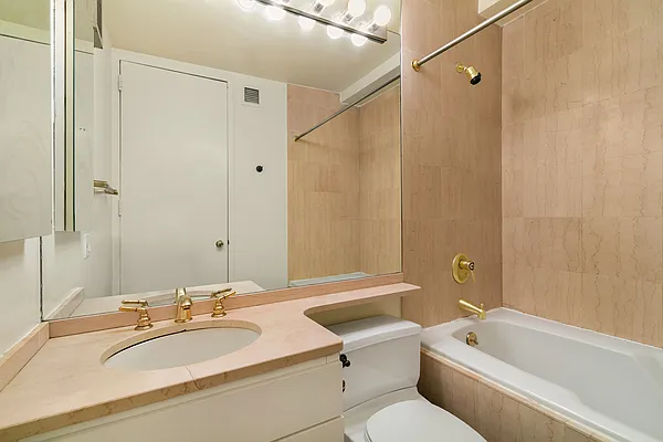 Rented by SERHANT. | media 5