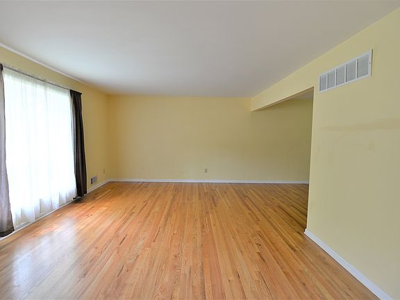 2nd image of 10049 Melrose Dr