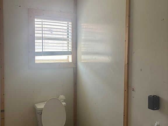4th image of 301 4th St