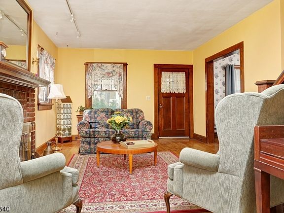 4th image of 17 Farrington St