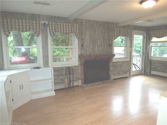 5th image of 14 Gaylord Dr