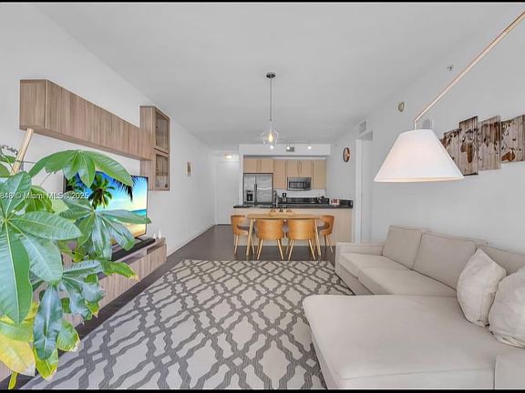 4th image of 1111 SW 1st Ave APT 2015-N