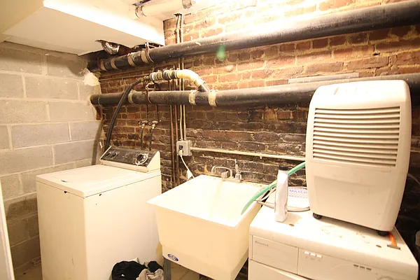 Rented by Nooklyn NYC LLC | media 9