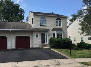 424 Navajo Dr, Royersford, PA 19468