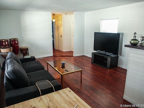 5th image of 2116 SW 52nd St #1