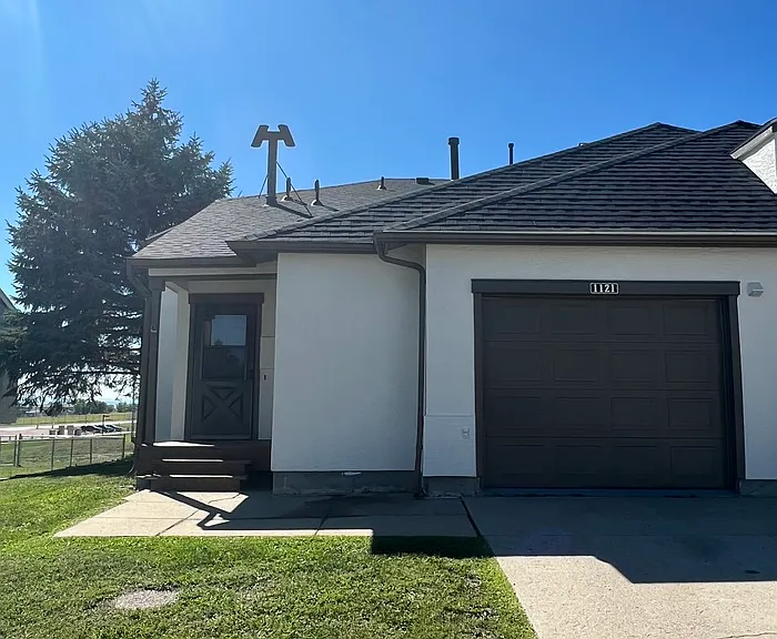 1121 Dakota Dr — Photo 1