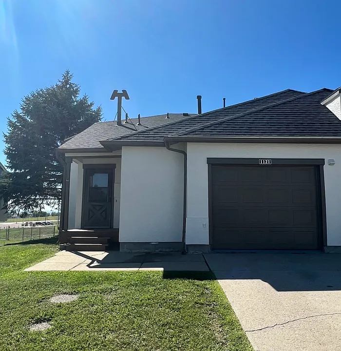 1121 Dakota Dr