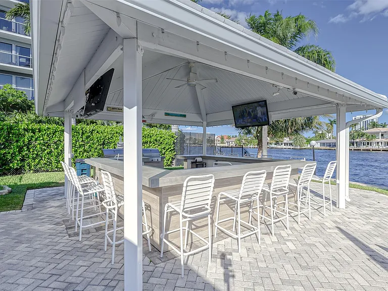 6253 Bay Club Dr #1 — Photo 38