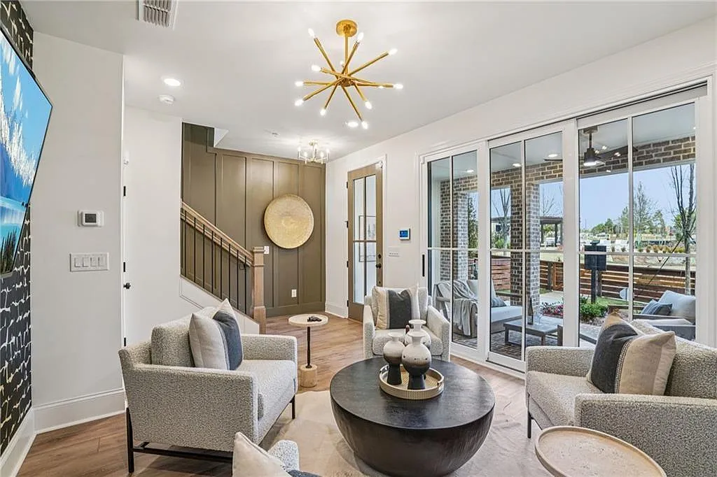 3 bed, 2.5 bath, 2145 sqft, $4,300 — Photo 2