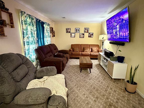 3rd image of 1006 Crestline Dr