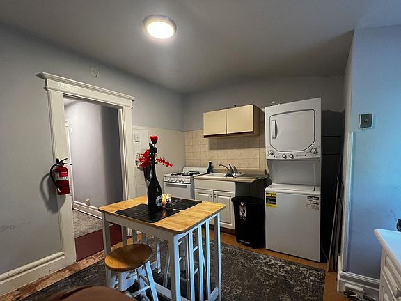 4th image of 19 Montrose St APT 3
