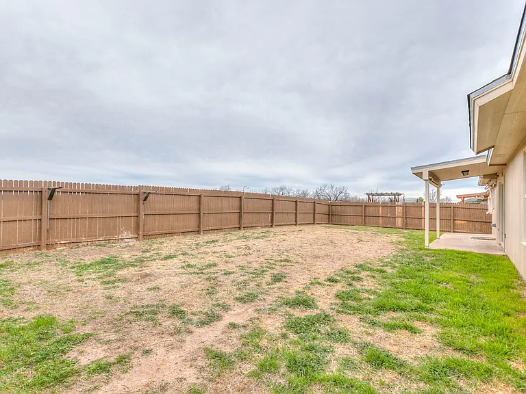 1221 Elmo Ln — Photo 38