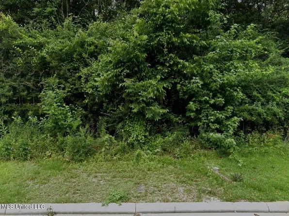 10325 Canal Rd, Gulfport, MS 39503