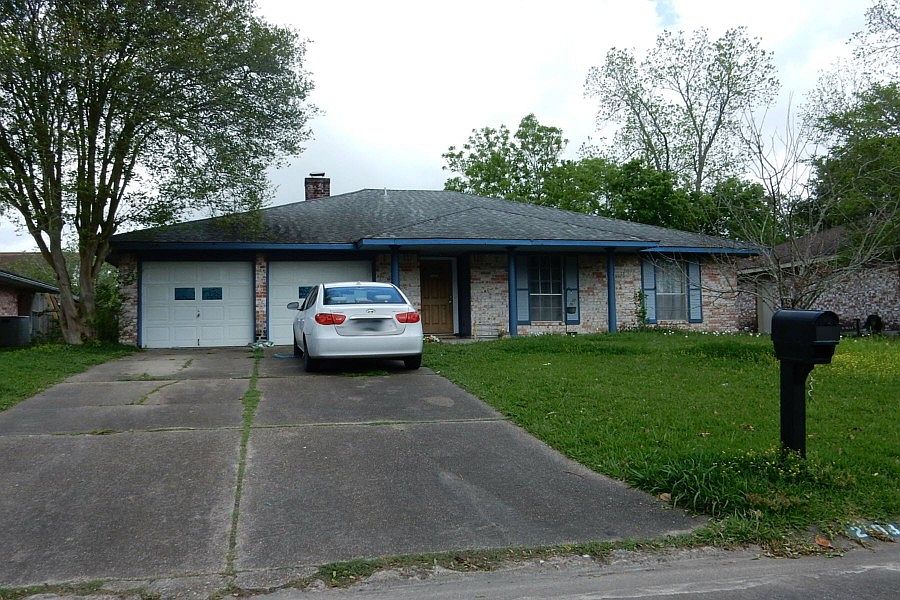 1st image of 2108 Victoria Ct