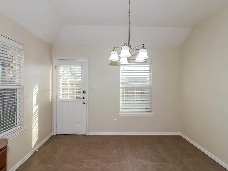 19235 Sandelford Dr — Photo 6