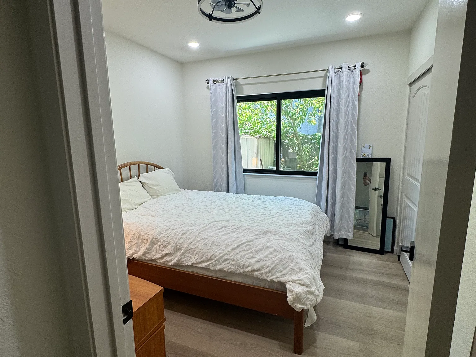 4 bed, 2033 sqft, $1,200 — Photo 3