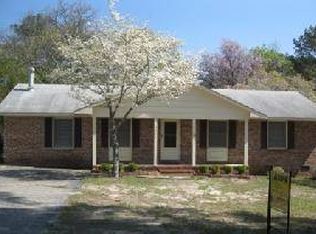 3321 Forest Lake Dr, Hope Mills, NC 28348