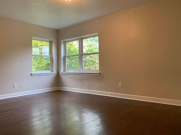 4th image of 876 Northwest Blvd