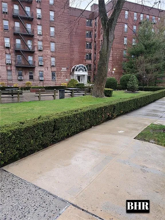 3105 Avenue V APT 6A photo 1