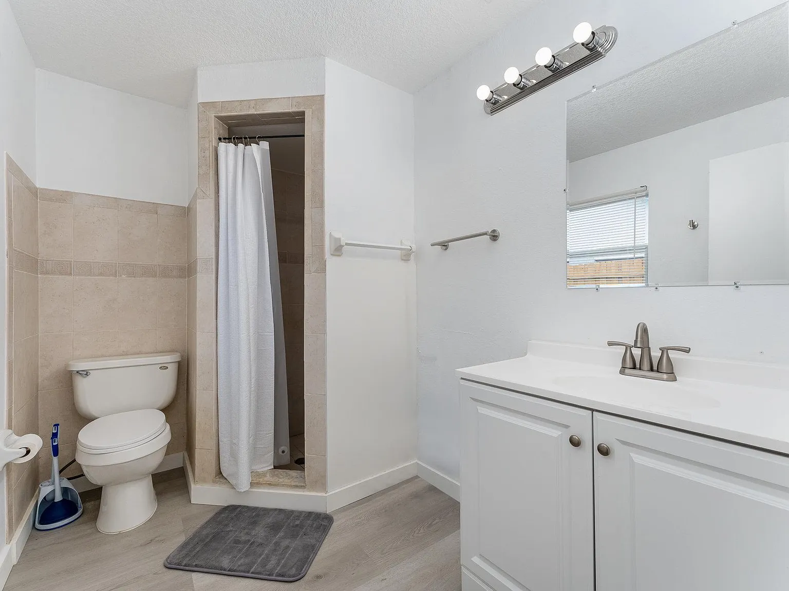 4 bed, 3.0 bath, 1800 sqft, $754 — Photo 2