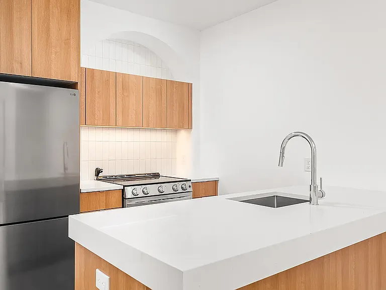 151 S Elliott Pl #2L — Photo 4