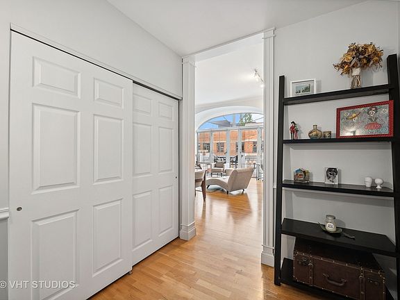 2nd image of 2762 N Lincoln Ave APT 405