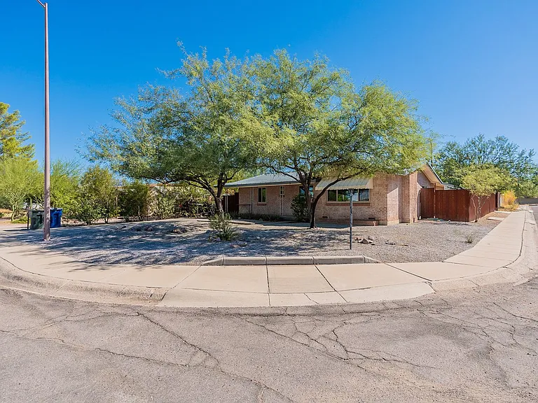 102 N Avenida Carolina — Photo 34