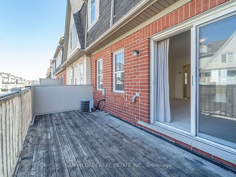 639 Dundas St W #2 — Photo 11