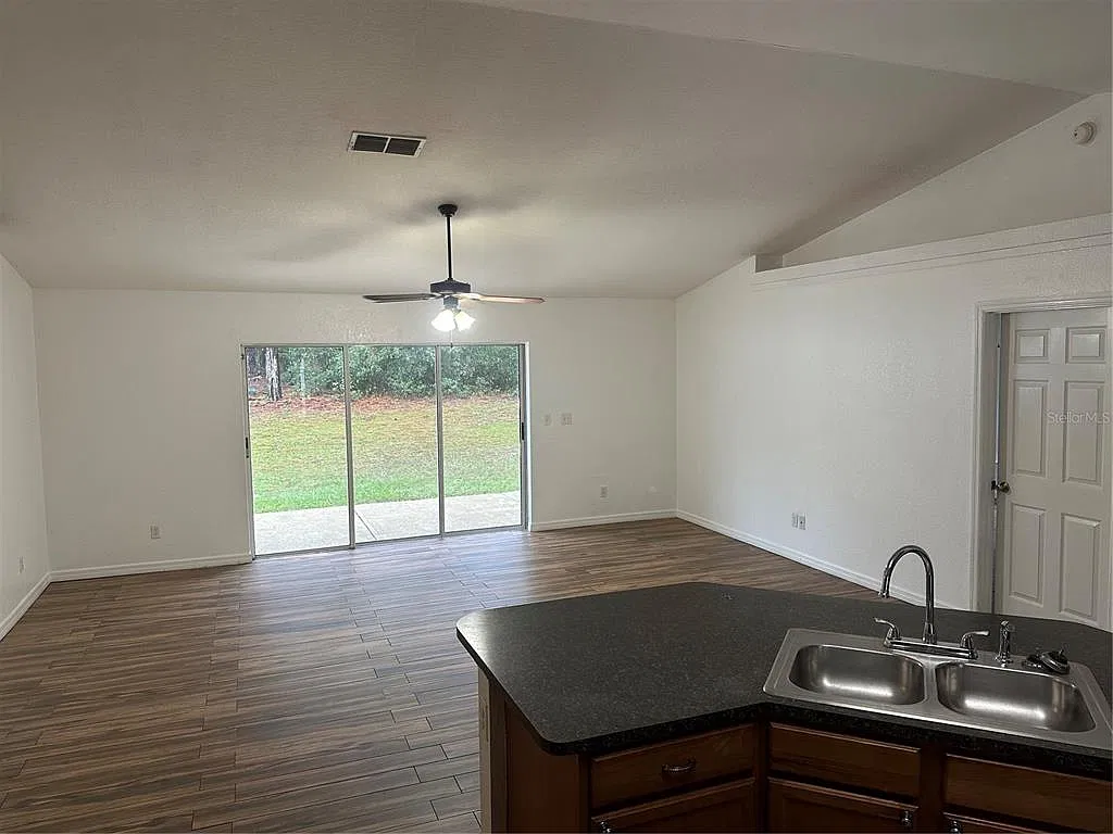 3 bed, 2.0 bath, 1818 sqft, $1,495 — Photo 4