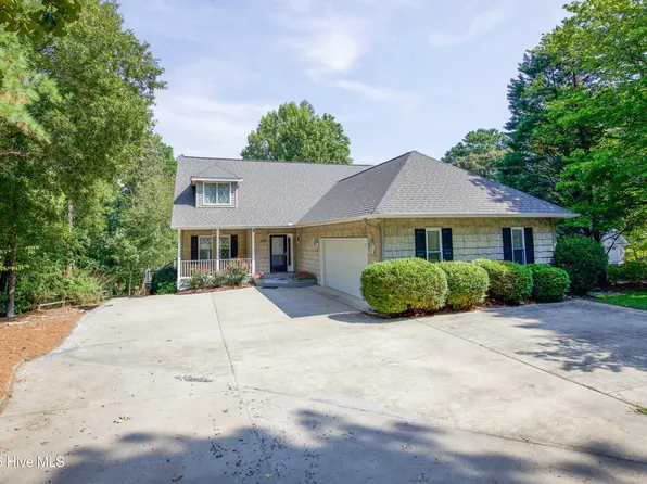 110 Sandspur Ln, West End, NC 27376