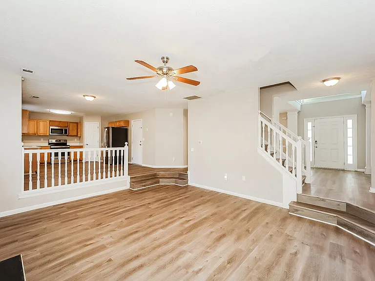 4021 Castle Way — Photo 9