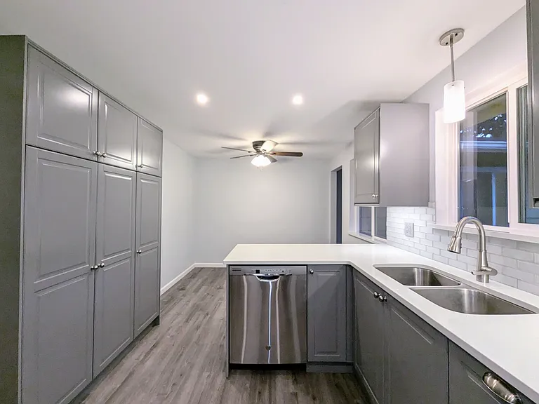 2200 S 292nd St — Photo 10