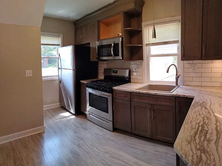 Kitchen with Fridge, Gas stove, microwave