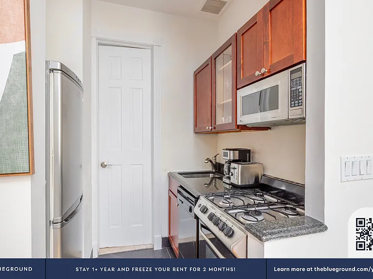 118 Christopher St #16 — Photo 7