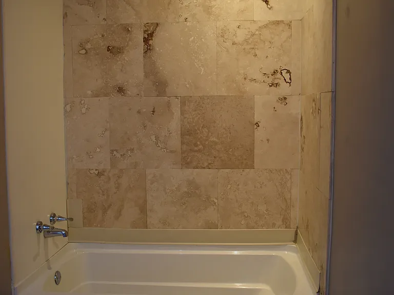 Secondary full bathroom