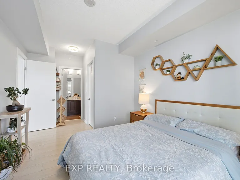 20 Bruyeres Mews #LPH07 — Photo 23