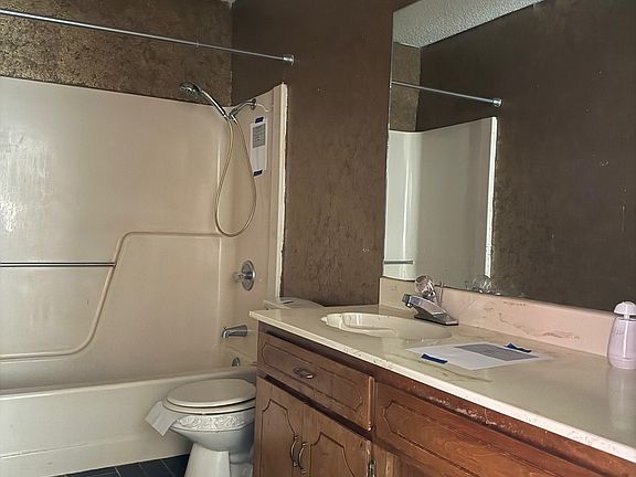 5th image of 329 Walnut Ave