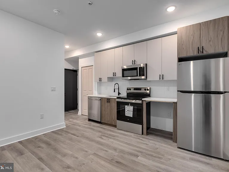 715 W Cumberland St #10 — Photo 1