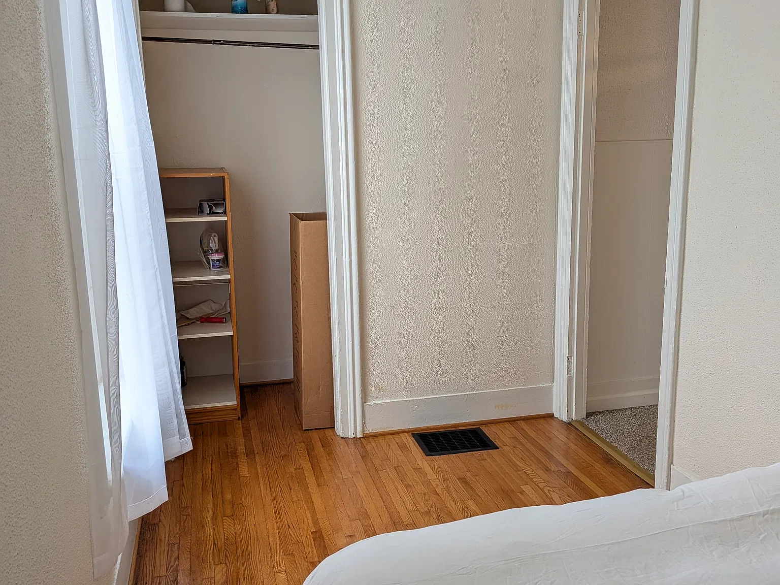 Studio, 500 sqft, $975 — Photo 2