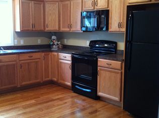 10 S Maple St, Hadley, MA 01035