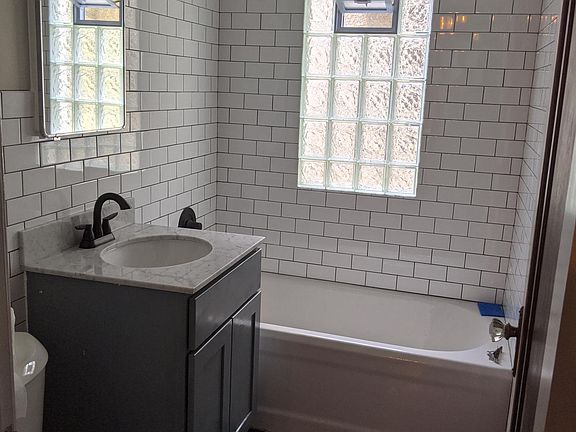 3rd image of 3733 Aldrich Ave S