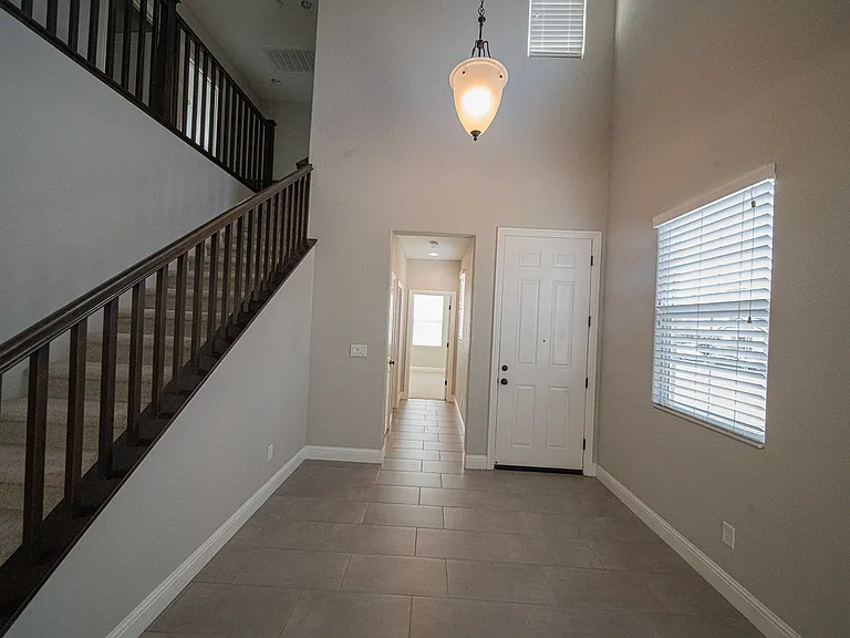 1501 Peony Ln — Photo 12
