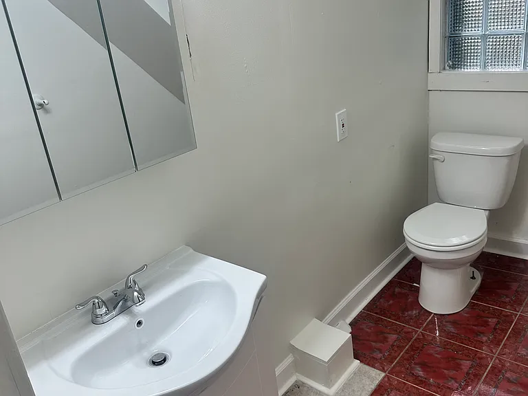 2546 W Medford Ave — Photo 17