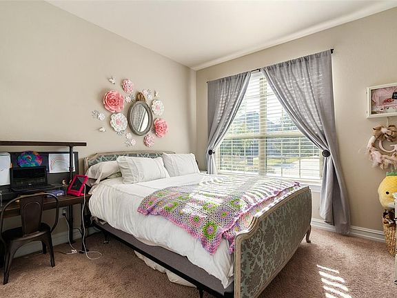 5th image of 2825 Chatswood Dr