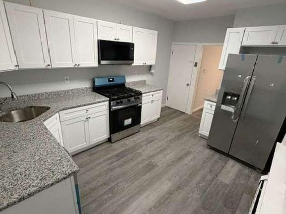 5th image of 145 Rosemont Ave