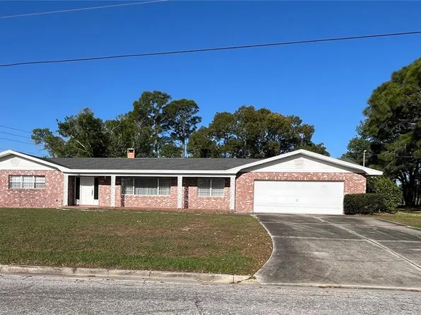 520 8th St S, Dundee, FL 33838